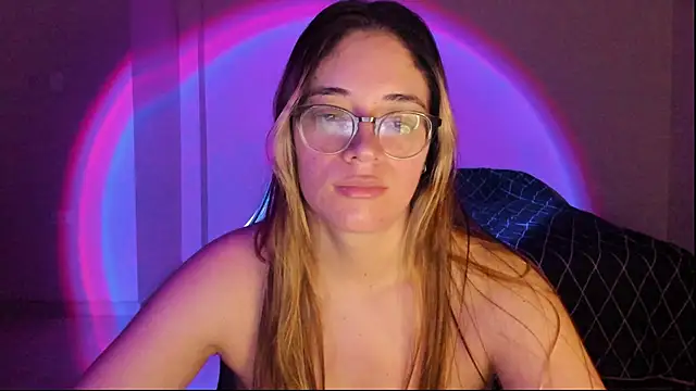 Snapshot of atenas_05_ chatting on 11/14/25, 09:30 atenas 05 online show from 11/14/25, 09:30