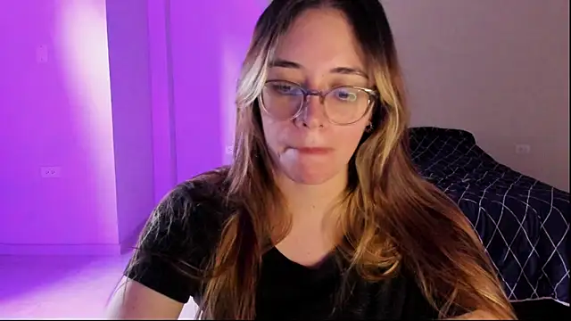 Snapshot of atenas_05_ chatting on 11/16/25, 09:53 atenas 05 online show from 11/16/25, 09:53