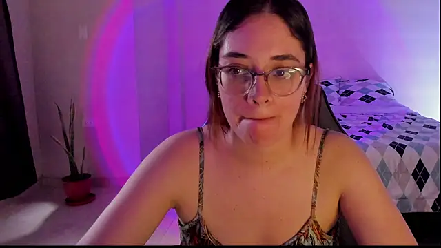 Snapshot of atenas_05_ chatting on 11/17/25, 09:09 atenas 05 online show from 11/17/25, 09:09