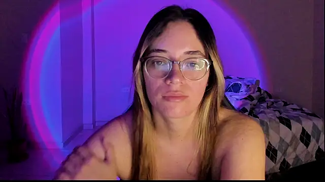 Snapshot of atenas_05_ chatting on 11/18/25, 09:36 atenas 05 online show from 11/18/25, 09:36