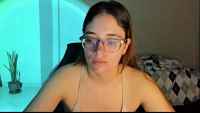 Snapshot of atenas_05_ chatting on 11/19/25, 09:31 atenas 05 online show from 11/19/25, 09:31