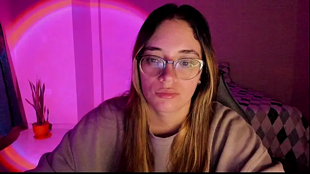 Snapshot of atenas_05_ chatting on 11/20/25, 09:20 atenas 05 online show from 11/20/25, 09:20