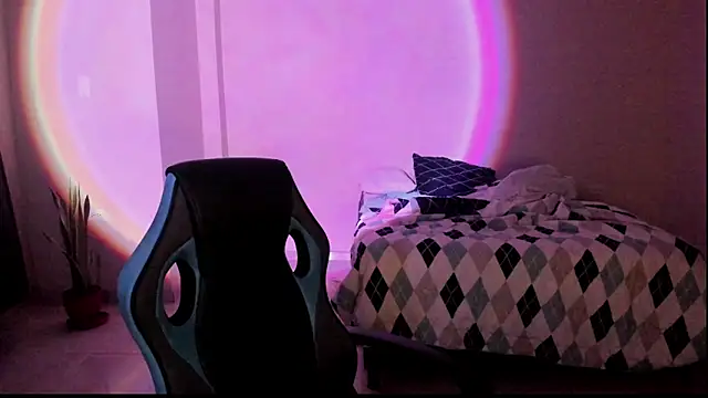 Snapshot of atenas_05_ chatting on 11/22/25, 09:30 atenas 05 online show from 11/22/25, 09:30