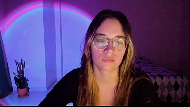 Snapshot of atenas_05_ chatting on 11/23/25, 09:31 atenas 05 online show from 11/23/25, 09:31