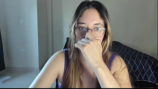 Snapshot of atenas_05_ chatting on 11/27/25, 02:41 atenas 05 online show from 11/27/25, 02:41