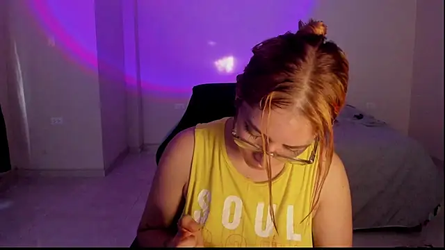 Snapshot of atenas_05_ chatting on 12/04/25, 09:45 atenas 05 online show from 12/04/25, 09:45