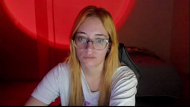 Snapshot of atenas_05_ chatting on 12/05/25, 10:02 atenas 05 online show from 12/05/25, 10:02