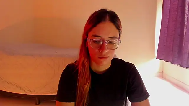 Snapshot of atenas_05_ chatting on 04/19/26, 04:50 atenas 05 online show from 04/19/26, 04:50