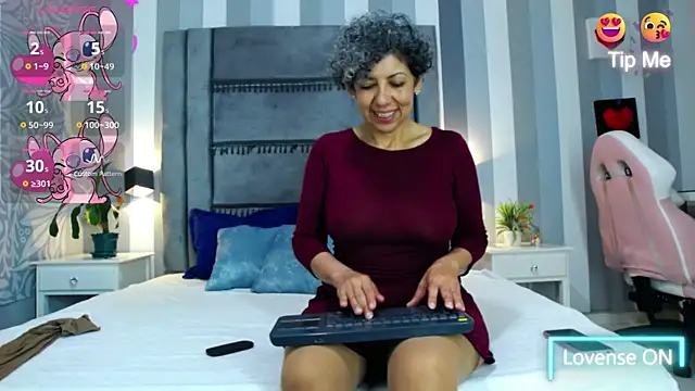 Julianewell online show from 01/14/25, 12:24