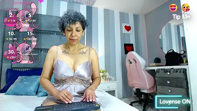 Julianewell online show from 01/20/25, 12:18
