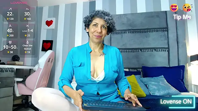 Julianewell online show from 02/03/25, 03:49