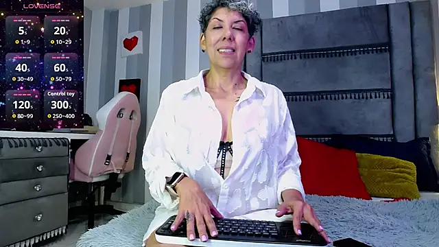 Julianewell online show from 05/13/26, 12:46