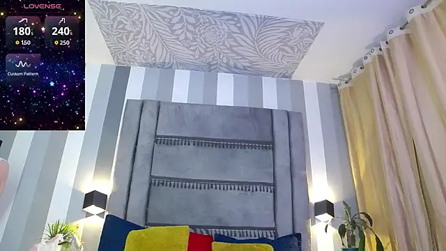 Julianewell online show from 05/26/26, 12:34