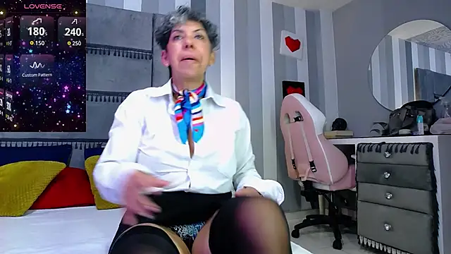 Julianewell online show from 06/09/26, 12:28