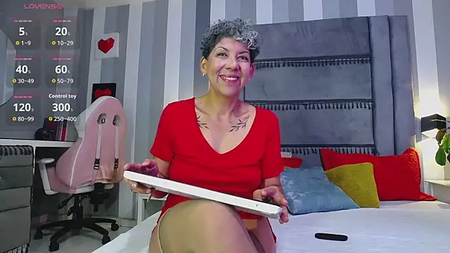 Julianewell online show from 07/28/26, 12:48