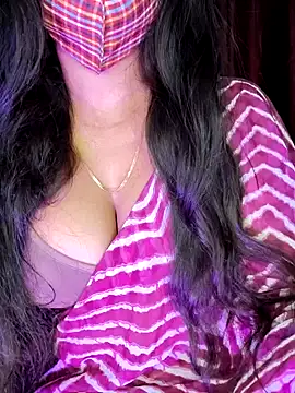 Snapshot of SexyAndHottie chatting on 03/19/25, 05:06 SexyAndHottie online show from 03/19/25, 05:06