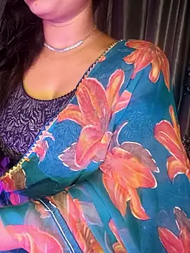 Snapshot of SexyAndHottie chatting on 10/08/25, 04:59 SexyAndHottie online show from 10/08/25, 04:59