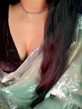 Snapshot of SexyAndHottie chatting on 10/09/25, 03:21 SexyAndHottie online show from 10/09/25, 03:21