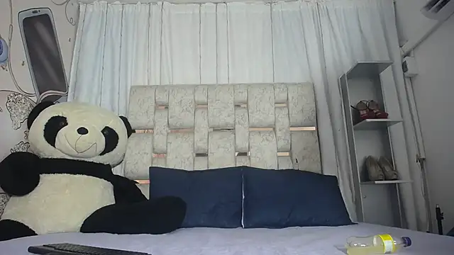 KOURTNEY-- online show from 10/06/25, 01:47