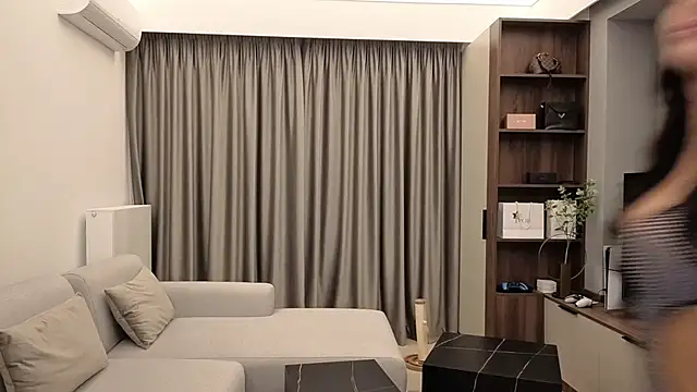 Snapshot of IrisNoire chatting on 10/30/25, 07:58 IrisNoire online show from 10/30/25, 07:58