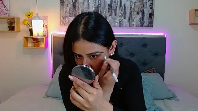 mia aira online show from 09/19/25, 02:40