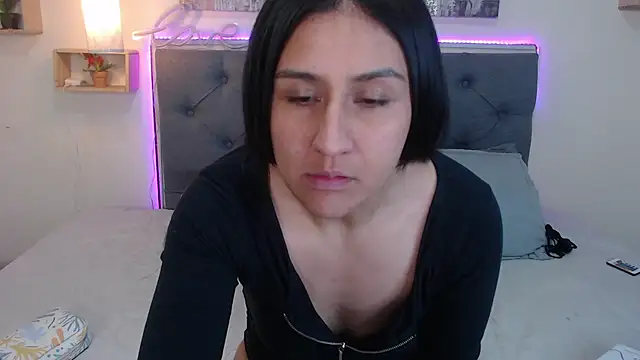 mia aira online show from 10/14/25, 05:03