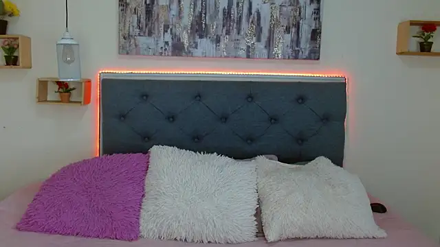 mia aira online show from 11/25/25, 03:56