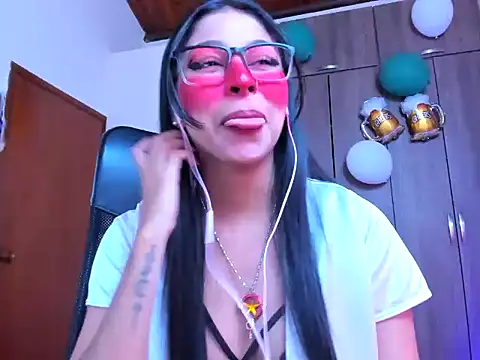 Snapshot of _ALLYSON18_ chatting on 10/04/25, 11:41 ALLYSON18 online show from 10/04/25, 11:41