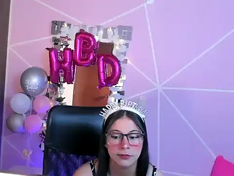 Snapshot of _ALLYSON18_ chatting on 11/11/25, 12:16 ALLYSON18 online show from 11/11/25, 12:16