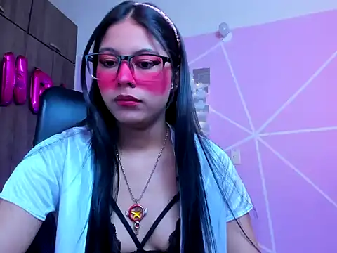 Snapshot of _ALLYSON18_ chatting on 11/18/25, 11:36 ALLYSON18 online show from 11/18/25, 11:36