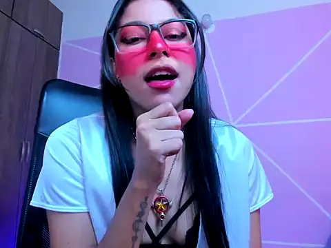 Snapshot of _ALLYSON18_ chatting on 12/05/25, 12:14 ALLYSON18 online show from 12/05/25, 12:14