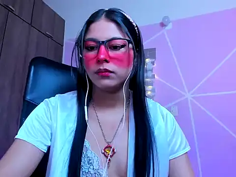 Snapshot of _ALLYSON18_ chatting on 12/15/25, 11:58 ALLYSON18 online show from 12/15/25, 11:58