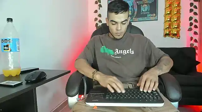 mikee scooth online show from 12/28/24, 04:19