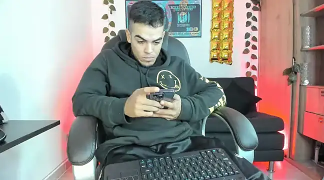 mikee scooth online show from 12/28/24, 01:28