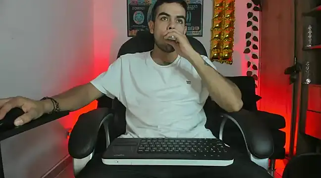 mikee scooth online show from 01/04/25, 08:16