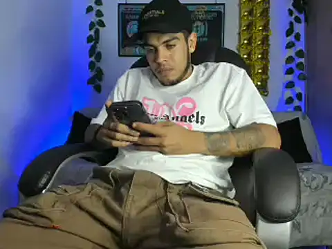 mikee scooth online show from 01/19/25, 02:57