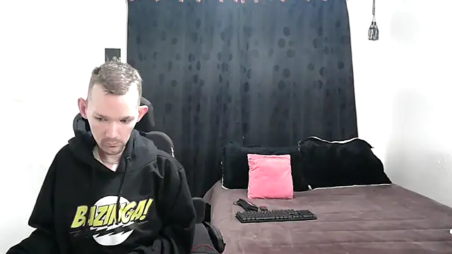 Snapshot of Sophia_and_Thomas chatting on 01/06/25, 12:13 Sophia and Thomas online show from 01/06/25, 12:13