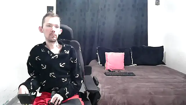 Snapshot of Sophia_and_Thomas chatting on 02/14/25, 11:31 Sophia and Thomas online show from 02/14/25, 11:31