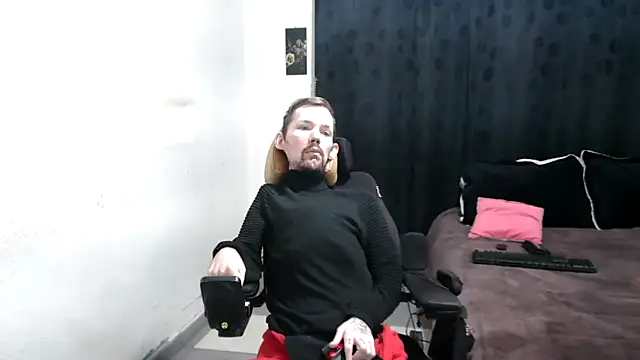 Snapshot of Sophia_and_Thomas chatting on 03/01/25, 09:40 Sophia and Thomas online show from 03/01/25, 09:40