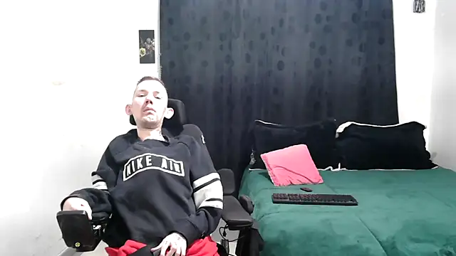 Snapshot of Sophia_and_Thomas chatting on 03/05/25, 09:49 Sophia and Thomas online show from 03/05/25, 09:49