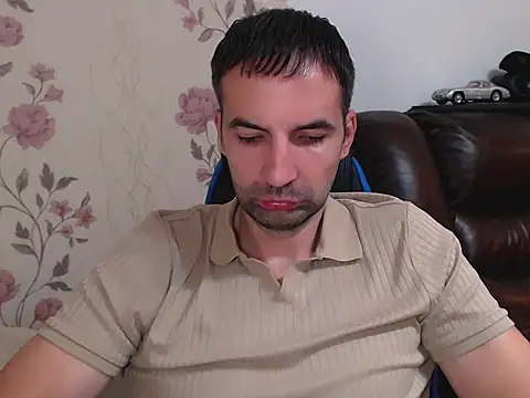 Snapshot of Leo_1617 chatting on 11/04/25, 09:52 Leo 1617 online show from 11/04/25, 09:52