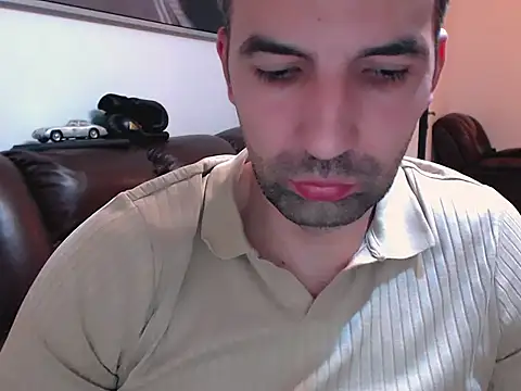 Snapshot of Leo_1617 chatting on 11/04/25, 09:58 Leo 1617 online show from 11/04/25, 09:58