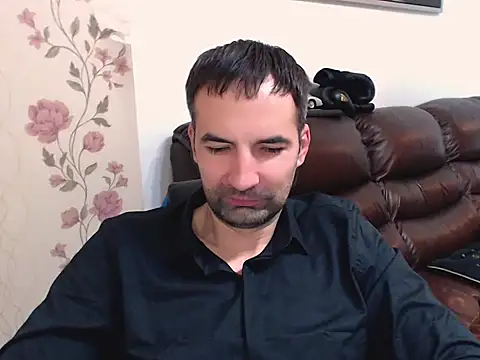 Snapshot of Leo_1617 chatting on 11/06/25, 09:32 Leo 1617 online show from 11/06/25, 09:32