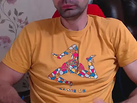 Snapshot of Leo_1617 chatting on 11/10/25, 01:10 Leo 1617 online show from 11/10/25, 01:10