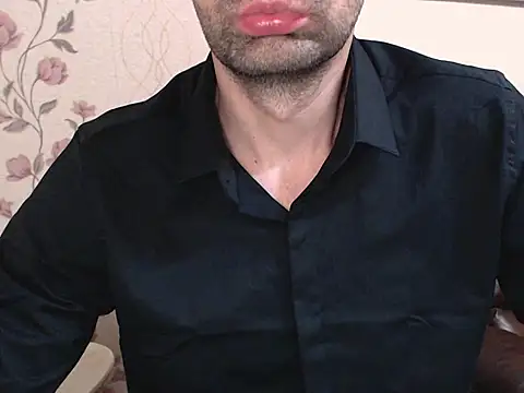 Snapshot of Leo_1617 chatting on 11/11/25, 06:19 Leo 1617 online show from 11/11/25, 06:19