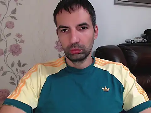 Snapshot of Leo_1617 chatting on 11/13/25, 12:37 Leo 1617 online show from 11/13/25, 12:37