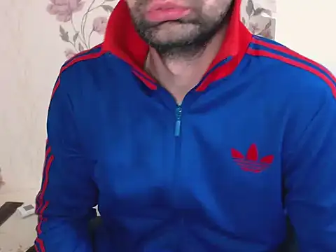 Snapshot of Leo_1617 chatting on 11/18/25, 03:27 Leo 1617 online show from 11/18/25, 03:27