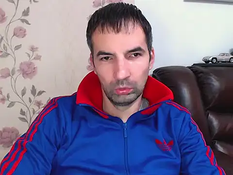 Snapshot of Leo_1617 chatting on 11/24/25, 08:58 Leo 1617 online show from 11/24/25, 08:58