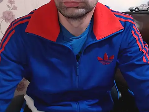 Snapshot of Leo_1617 chatting on 11/24/25, 09:03 Leo 1617 online show from 11/24/25, 09:03