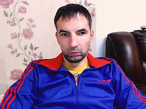 Snapshot of Leo_1617 chatting on 11/26/25, 05:25 Leo 1617 online show from 11/26/25, 05:25